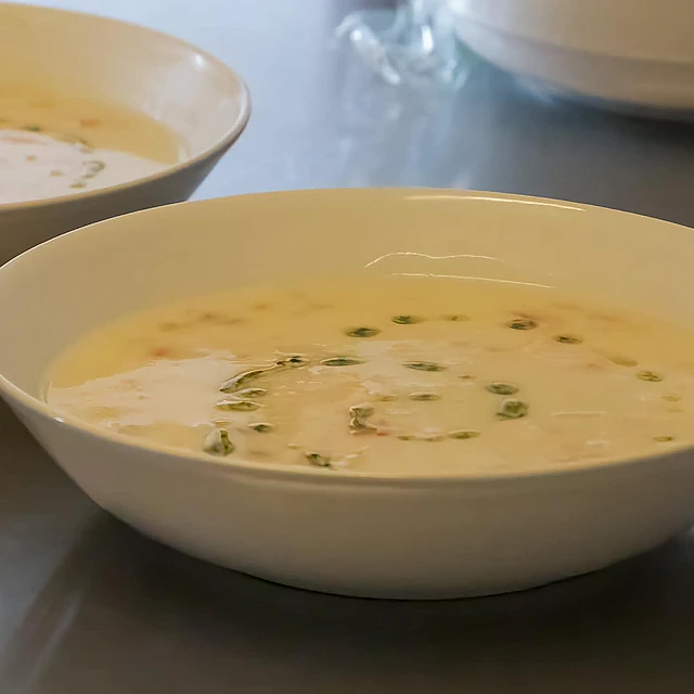 Grip fiskesuppe med torsk og laks